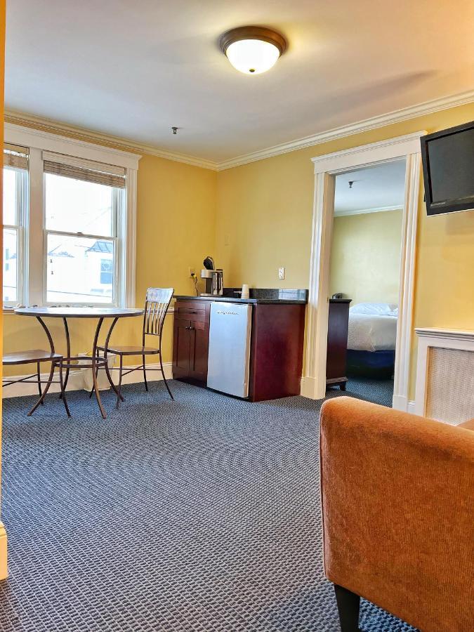 Hotel Arms Restaurant Logan Airport 3*