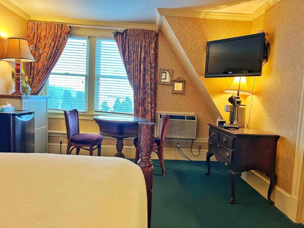 Hotel Arms Restaurant Logan Airport 3*