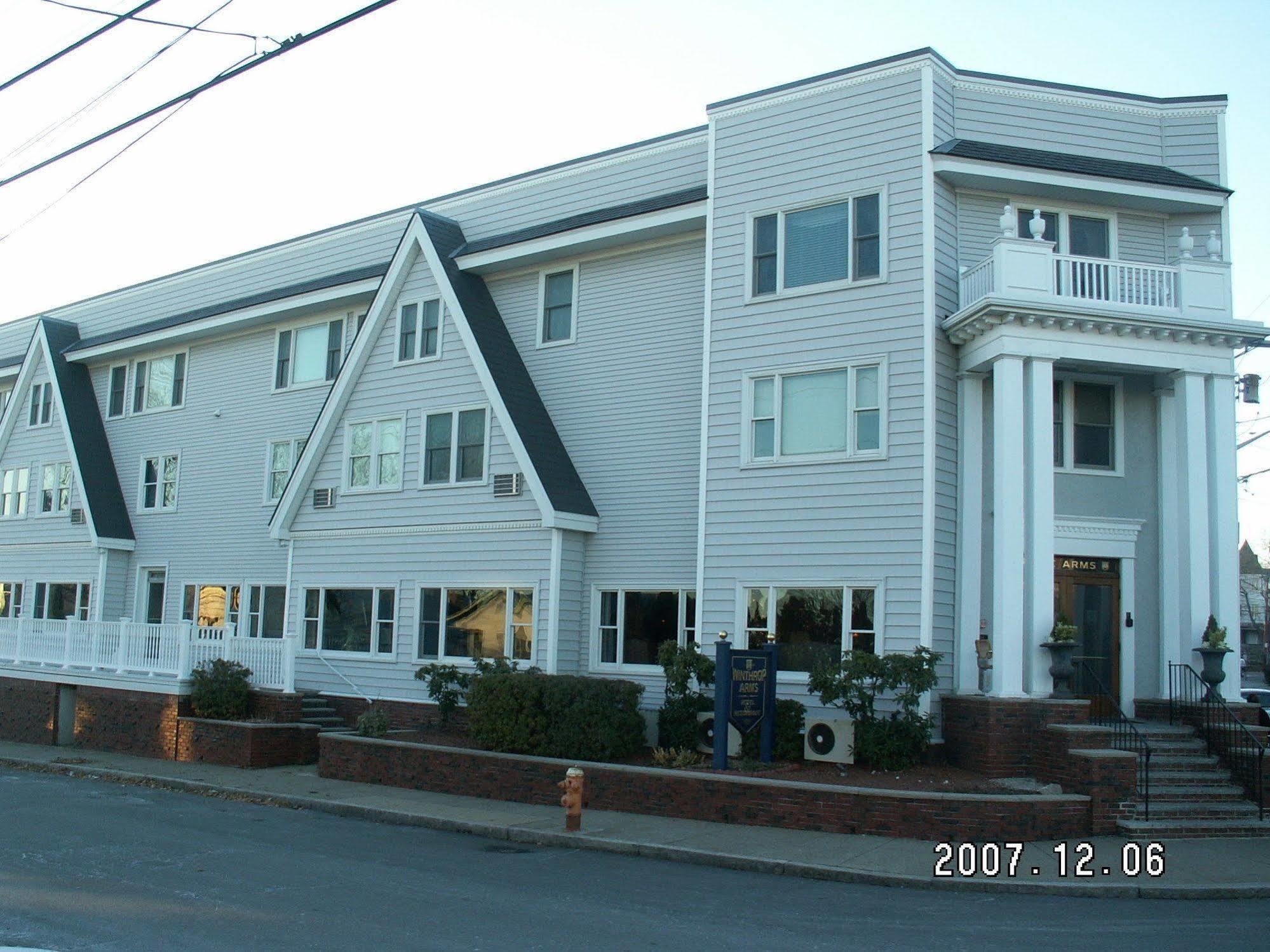 Hotel Arms Restaurant Logan Airport 3*